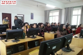 凤二小组织教师参加人教版新教材在线培训会